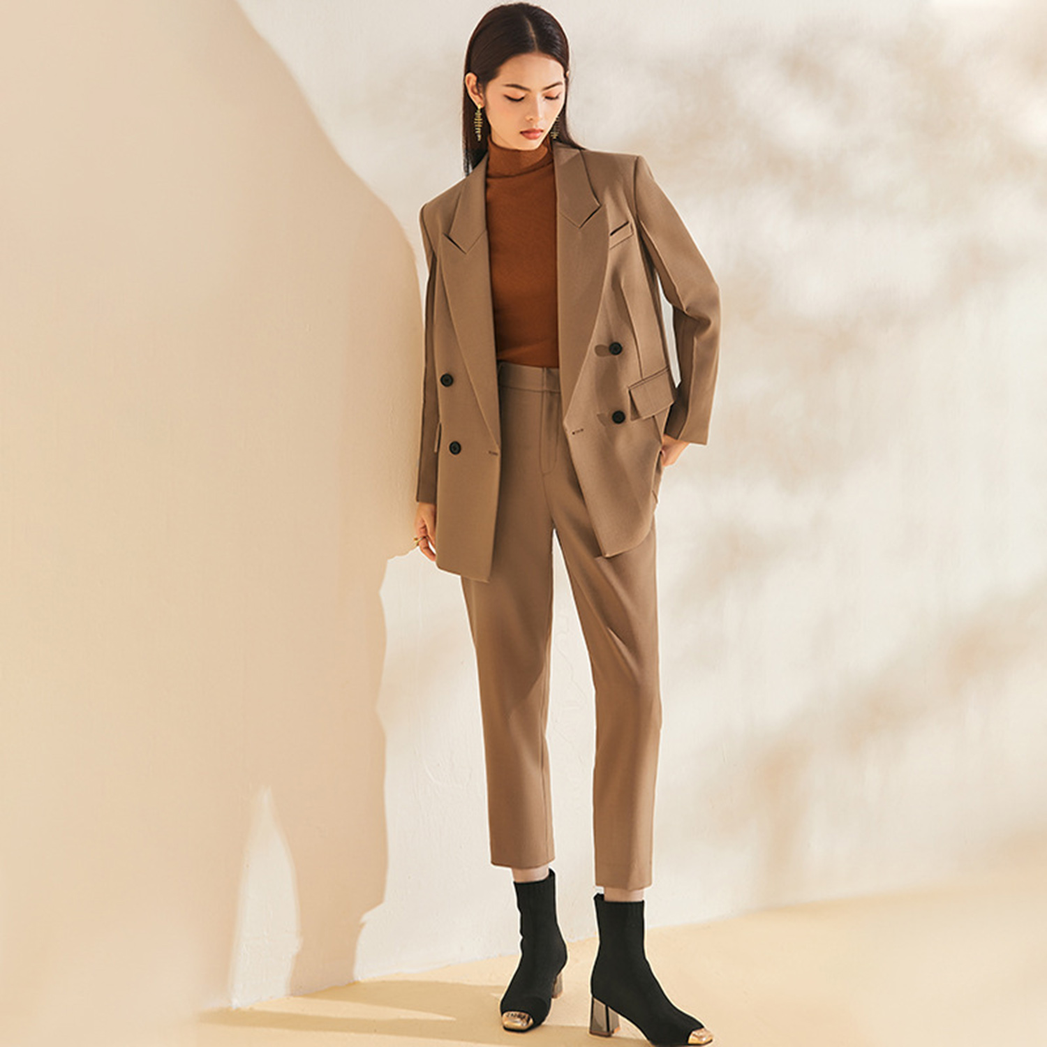 Double Breasted Blazer - بدلة نسائية أنيقة من Allingentle، بدلة
