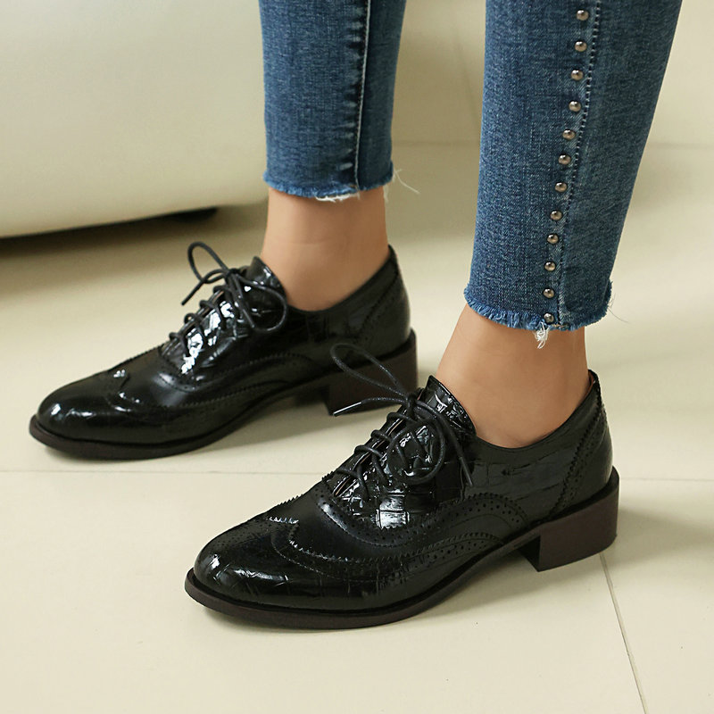 أحذية أكسفورد نسائية بنقشة حجر - مراجعة Patent Leather Oxford وسعره