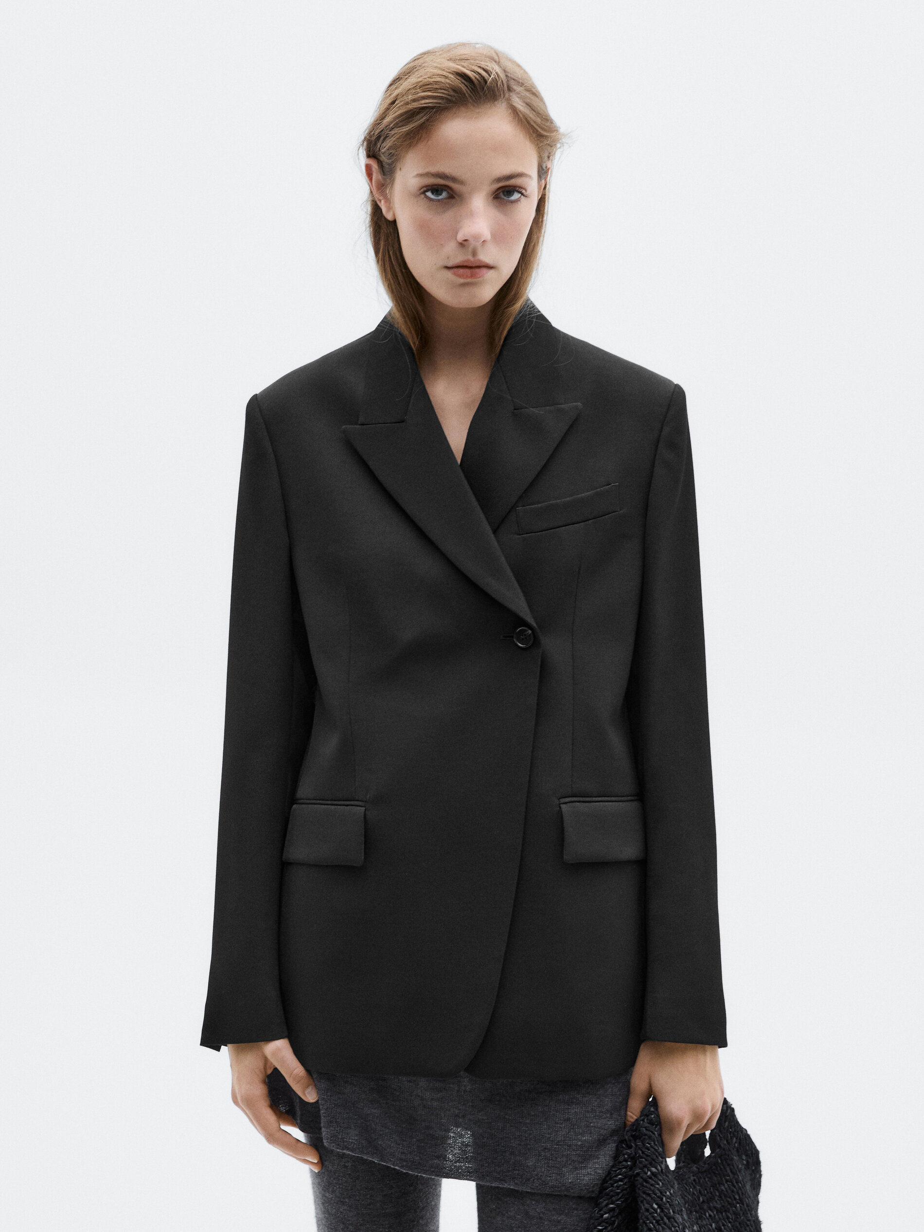 سترة نسائية صوفية سوداء اللون  - مراجعة Double Breasted Blazer وسعره