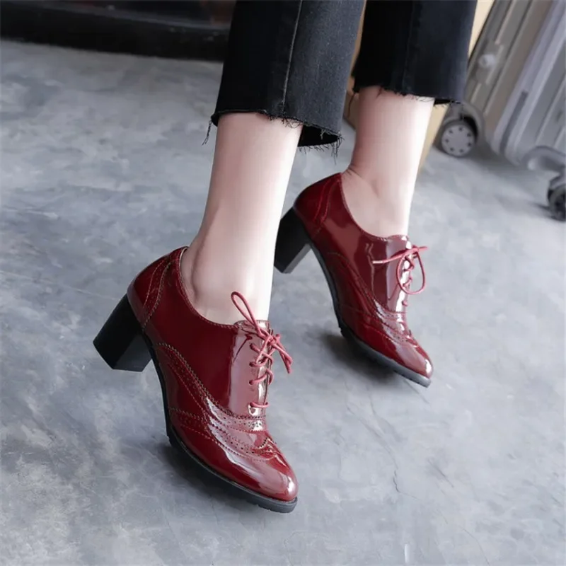 جلد براءة اختراع كعب عالي الكع - مراجعة Patent Leather Oxford وسعره
